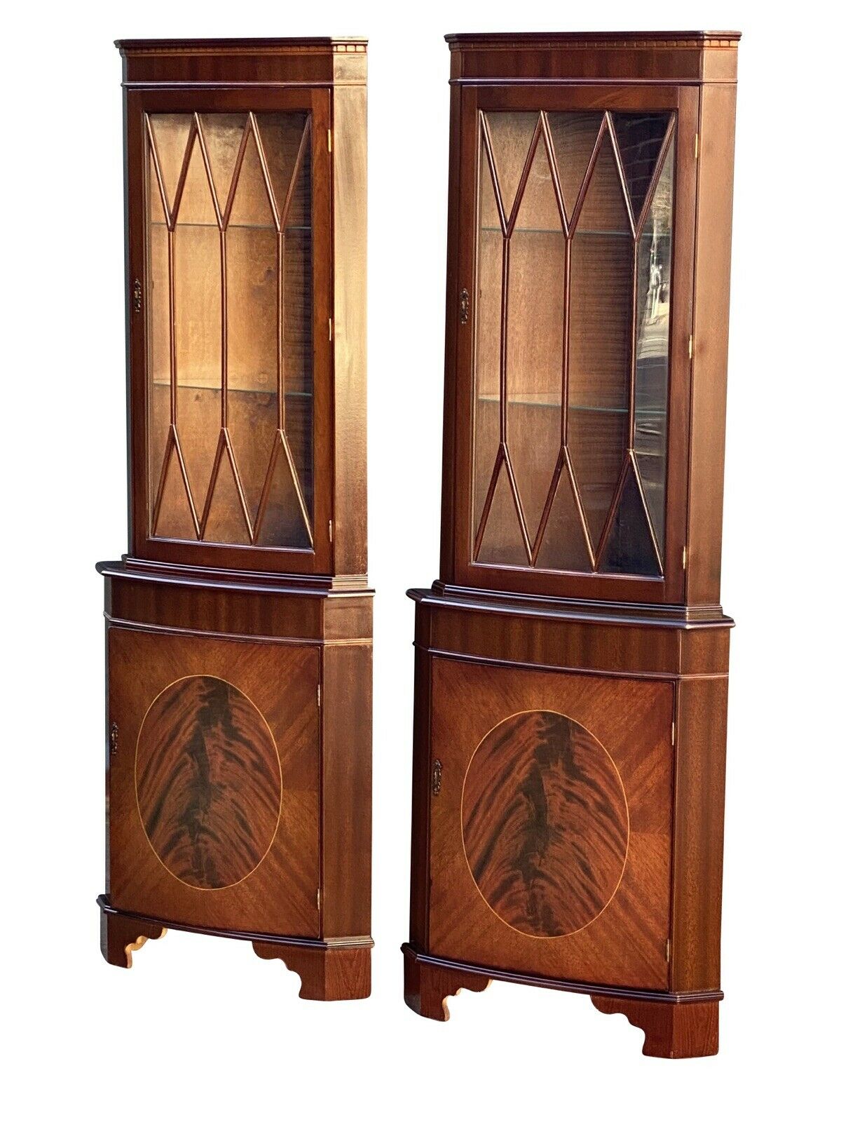 20TH C PAIR OF FEDERAL ANTIQUE STYLE FLAME MAHOGANY CORNER CABINETS