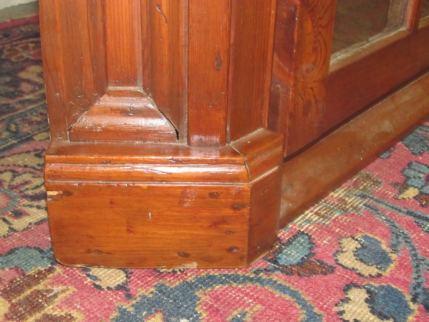 18TH CENTURY QUEEN ANNE PERIOD WALL HUNG CORNER CABINET WITH 12 LIGHT DOORS