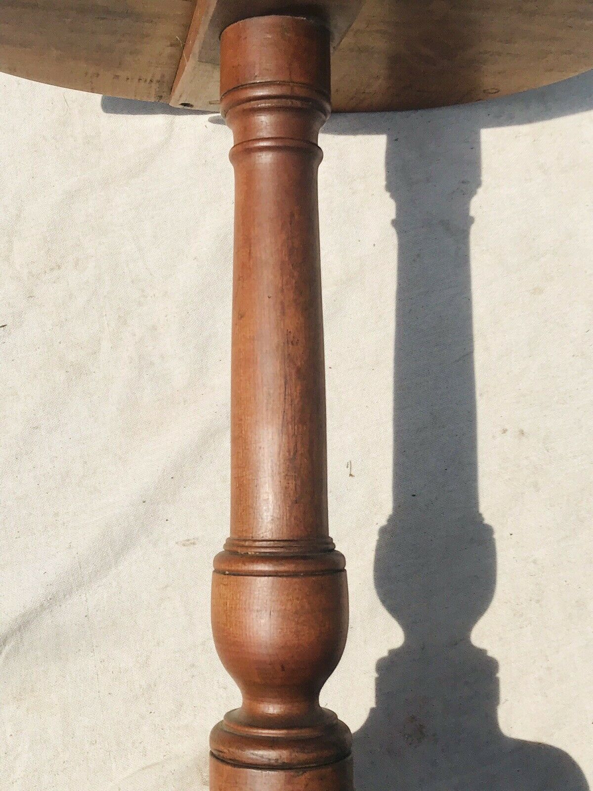 18TH C ANTIQUE QUEEN ANNE PERIOD TIGER MAPLE CANDLE STAND