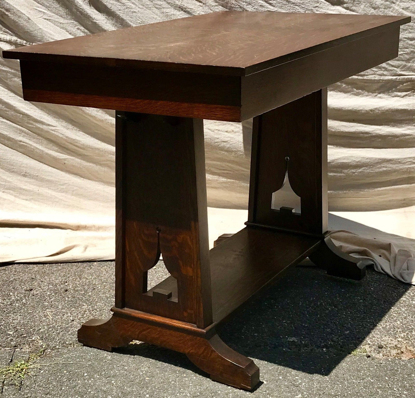 EARLY 20TH C. ARTS & CRAFTS TIGER OAK LIBRARY TABLE / WRITING DESK