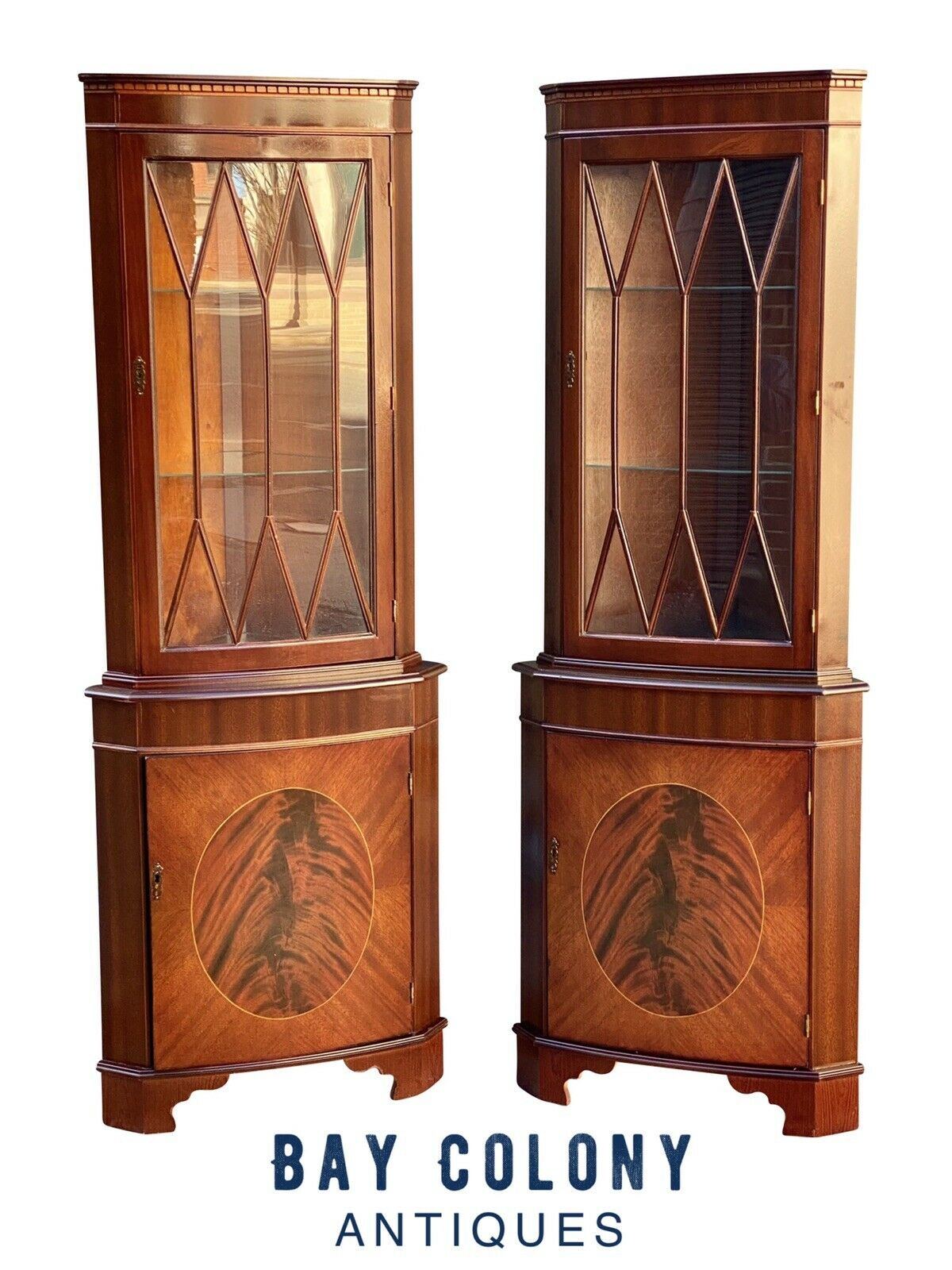 20TH C PAIR OF FEDERAL ANTIQUE STYLE FLAME MAHOGANY CORNER CABINETS