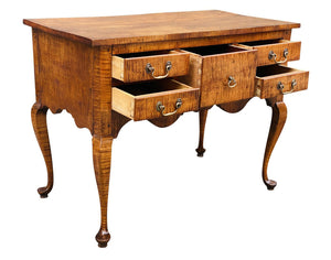 20TH C QUEEN ANNE ANTIQUE STYLE TIGER MAPLE LOWBOY / DRESSING TABLE