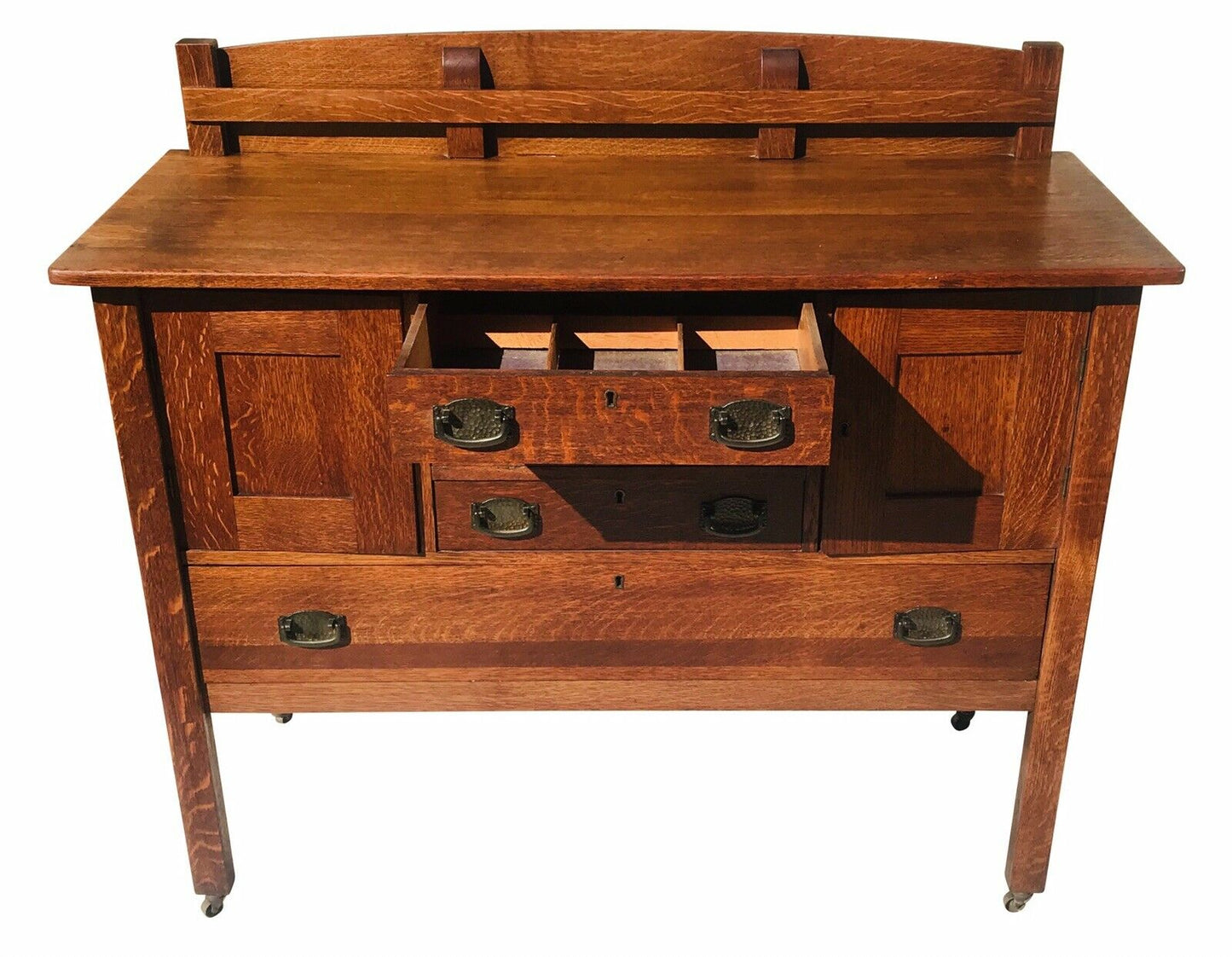 20TH C ANTIQUE ARTS & CRAFTS / MISSION OAK DIMINUTIVE SIDEBOARD / SERVER