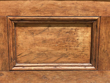 Load image into Gallery viewer, 18th C Antique Queen Anne Connecticut Tilt Top Tavern / Hutch Table