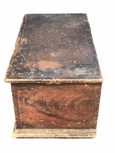 Load image into Gallery viewer, 18TH C ANTIQUE NEW ENGLAND PINE GRAIN PAINTED PRIMITIVE STAGECOACH BOX / TRUNK