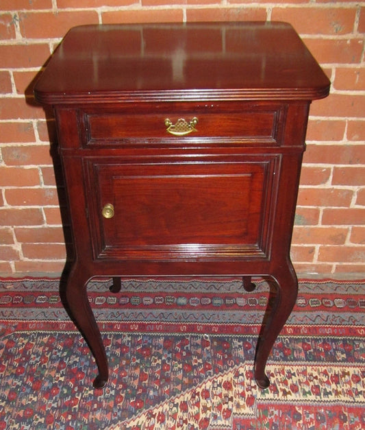 VICTORIAN QUEEN ANNE STYLE MAHOGANY NIGHTSTAND WITH RAISED PANEL SIDES