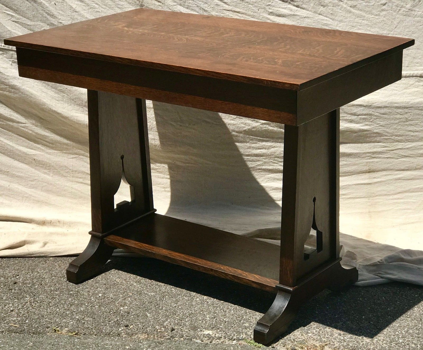 EARLY 20TH C. ARTS & CRAFTS TIGER OAK LIBRARY TABLE / WRITING DESK