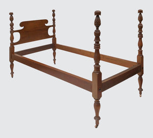 FINE PAIR OF TIGER MAPLE PINEAPPLE CARVED TWIN BEDS BY ISRAEL SACKS FURNITURE CO