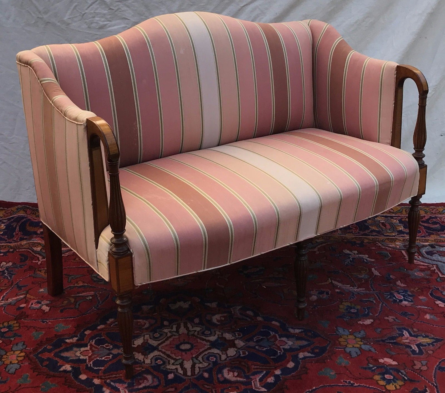 SHERATON NORTH SHORE STYLED TIGER MAPLE INLAID MAHOGANY SETTEE