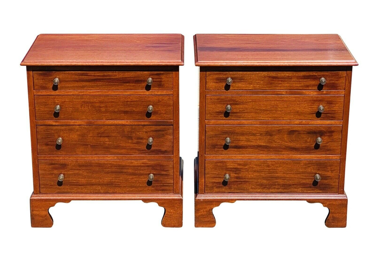 19th Century Antique Pair of Mahogany Bachelors Chests / Nightstands