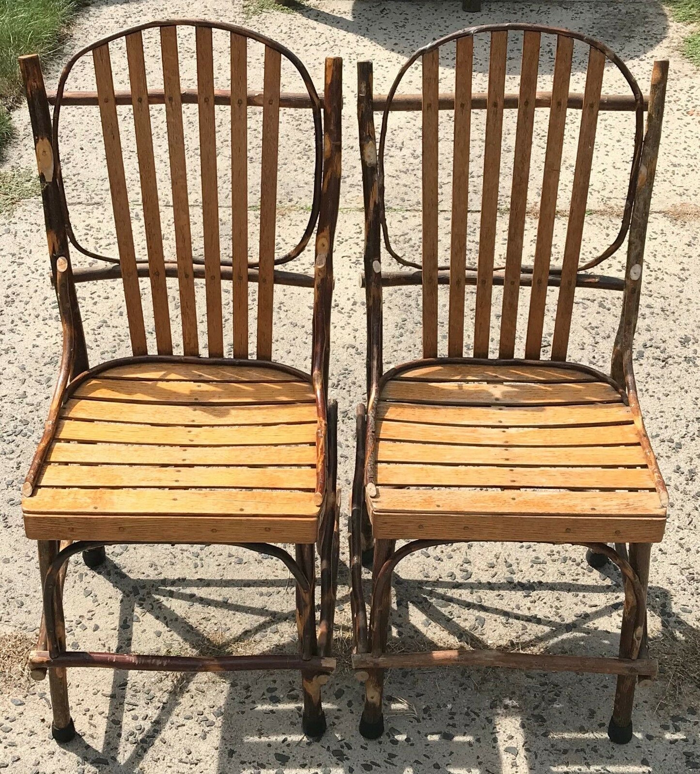 20TH C ADIRONDACK LIVE WOOD TABLE W. FIVE NATURAL BENTWOOD CHAIRS - PATIO SET