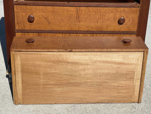 Federal Tiger Maple & Cherry Pennsylvania Bachelor's Chest of Drawers / Dresser
