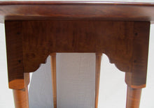 Load image into Gallery viewer, QUEEN ANNE STYLE ELDRED WHEELER QUILTED &amp; TIGER MAPLE PORRINGER TOP TABLE