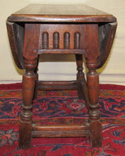 Load image into Gallery viewer, ANTIQUE KITTINGER WILLIAM &amp; MARY STYLE OAK BUTTERFLY TABLE