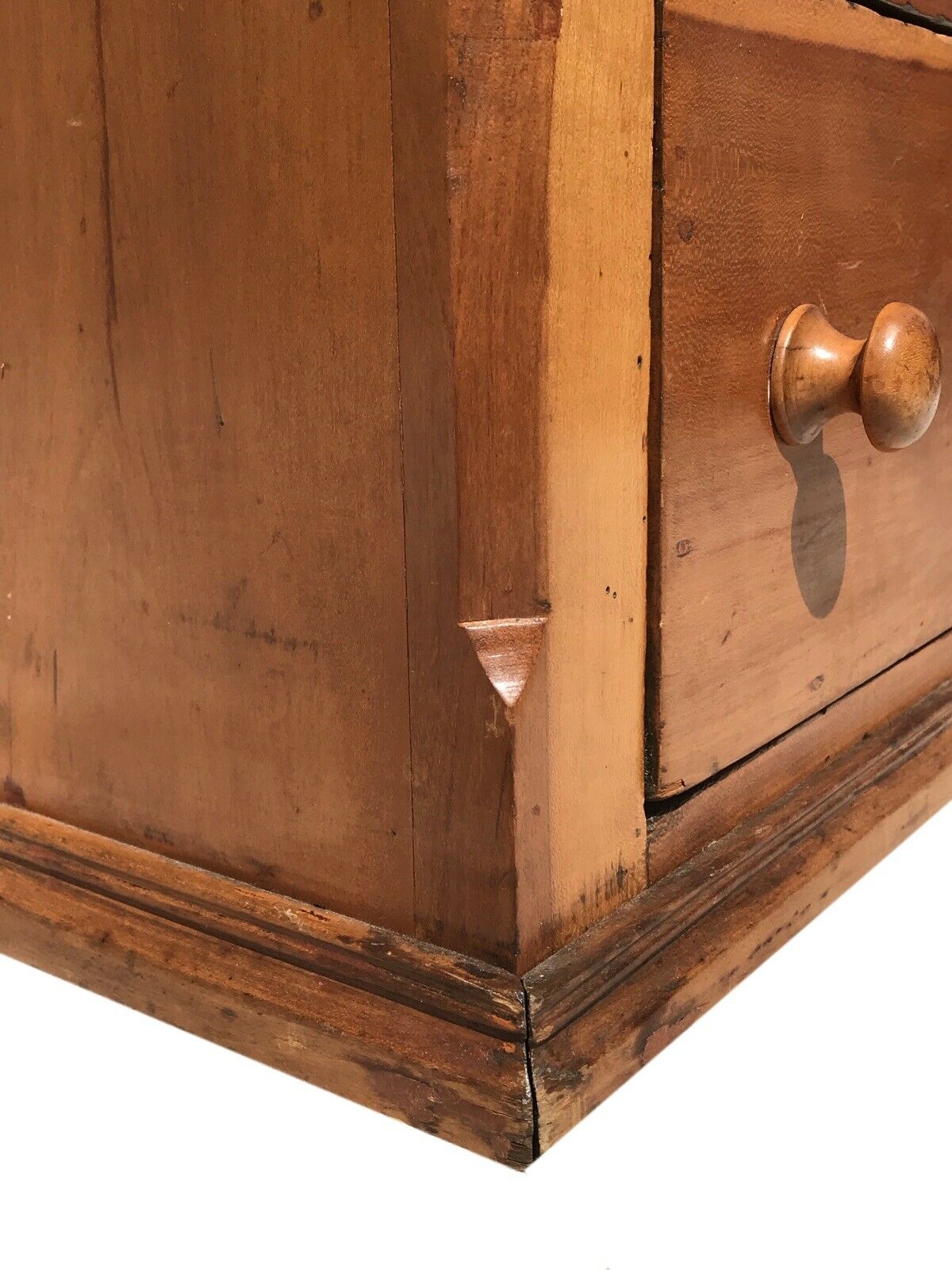 19TH C ANTIQUE FRUITWOOD FEDERAL PERIOD PRIMITIVE HANGING WALL CABINET ~~ PURE