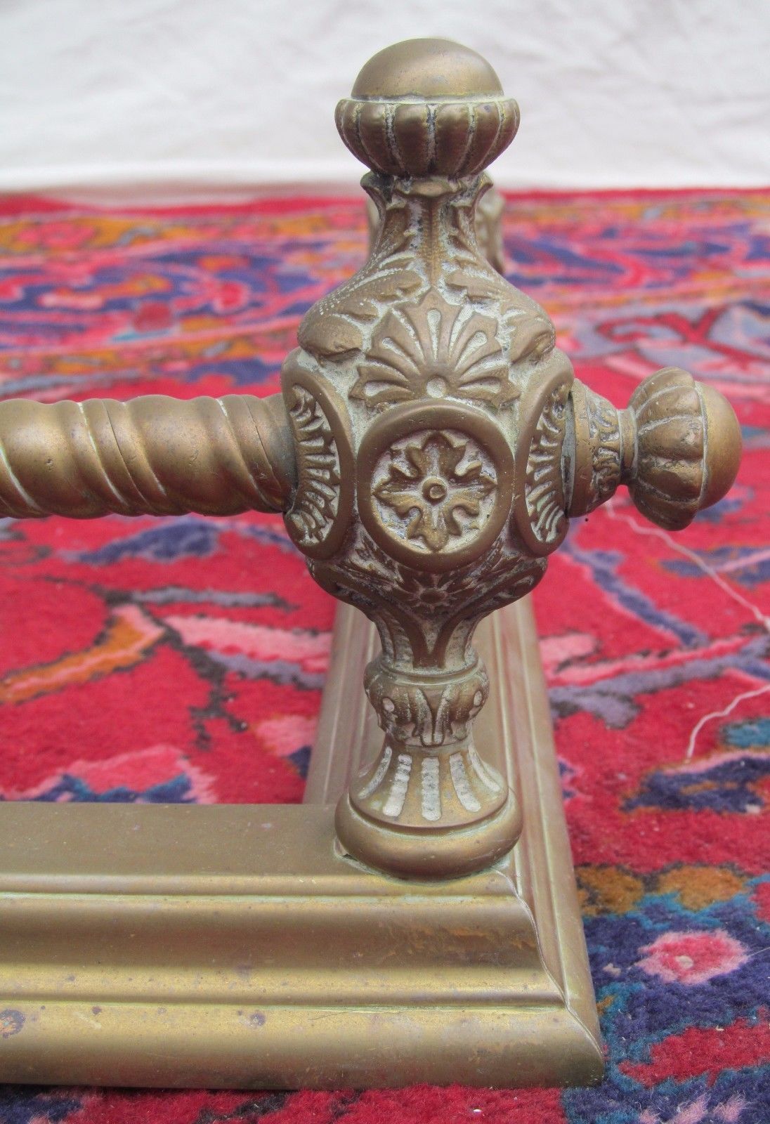 ANTIQUE VICTORIAN BRASS FIREPLACE FENDER