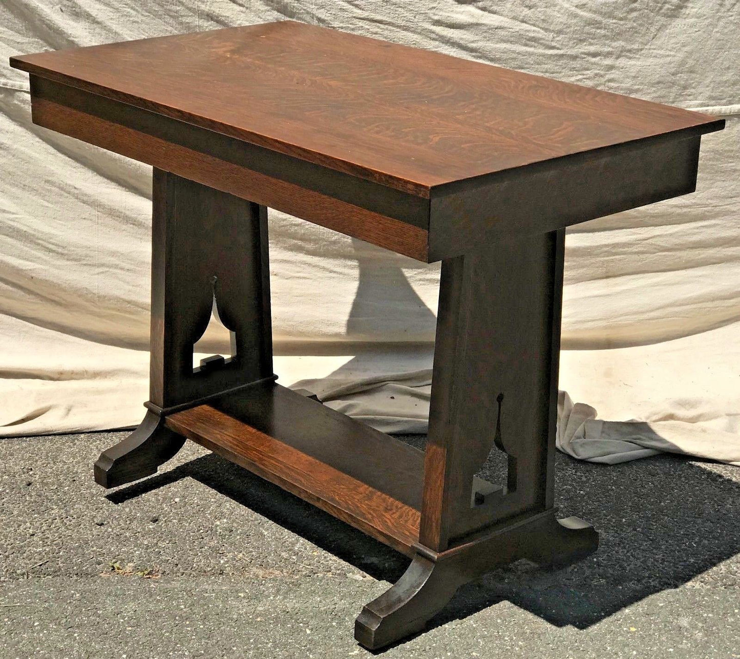 EARLY 20TH C. ARTS & CRAFTS TIGER OAK LIBRARY TABLE / WRITING DESK