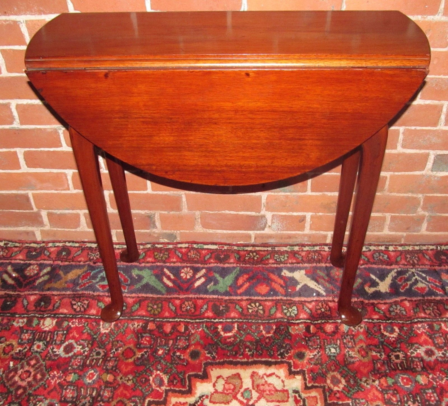 FINE CHERRY QUEEN ANNE STYLED TEA TABLE ON GRACEFUL PAD FEET