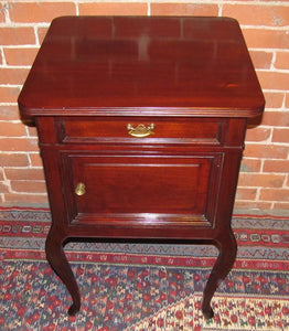 VICTORIAN QUEEN ANNE STYLE MAHOGANY NIGHTSTAND WITH RAISED PANEL SIDES