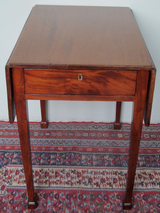 18TH CENTURY SOUTHERN COLONIES CHIPPENDALE FIGURED MAHOGANY PEMBROKE TABLE