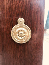 Load image into Gallery viewer, 20TH C HENKEL HARRIS QUEEN SIZE MAHOGANY RICE CARVED PLANTATION TESTER BED