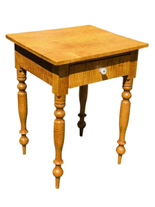 19TH C ANTIQUE AMERICAN TIGER MAPLE SHERATON WORK TABLE / NIGHT STAND