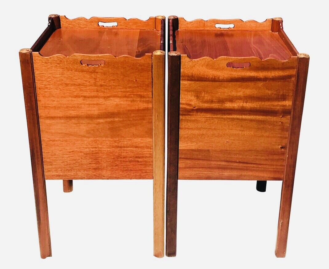 20TH C ANTIQUE STYLE PAIR OF MAHOGANY NIGHTSTANDS / END TABLES ~ BEDSIDE CABINET