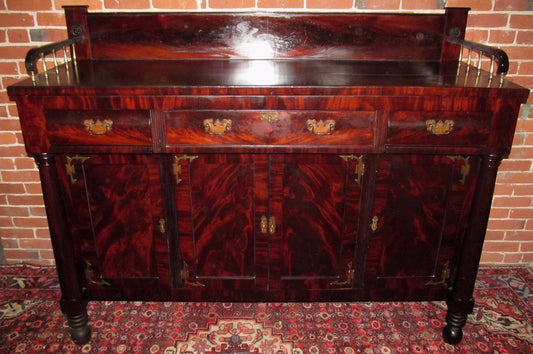 EARLY 19TH CENTURY SOUTHERN US SHERATON MAHOGANY SIDEBOARD W/ BRASS SPINDLE BACK