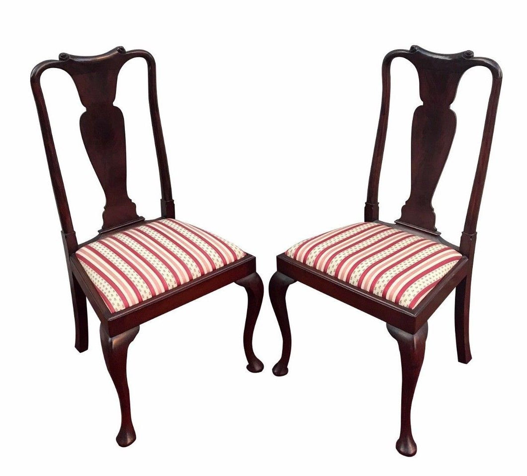 PAIR OF QUEEN ANNE STYLE MAHOGANY SIDE CHAIRS WITH GRACEFUL PAD FEET