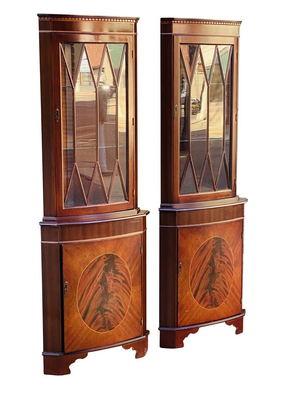 20TH C PAIR OF FEDERAL ANTIQUE STYLE FLAME MAHOGANY CORNER CABINETS