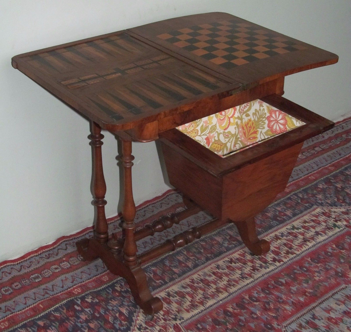 ANTIQUE BURLED WALNUT INLAID GEORGIAN SOW BELLY GAME TABLE