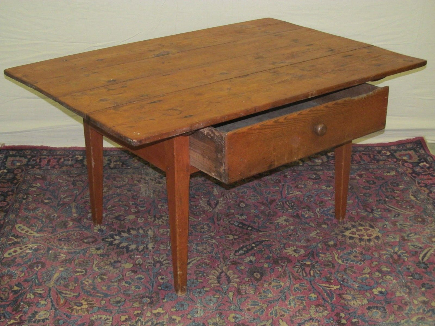 18TH CENTURY PA PEGGED TOP QUEEN ANNE TAVERN TABLE IN OLD RED PAINT FINISH