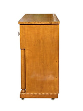 Load image into Gallery viewer, Late 18th Century Antique Pennsylvania Federal Tiger Maple Chest of Drawers - Rare Knobs