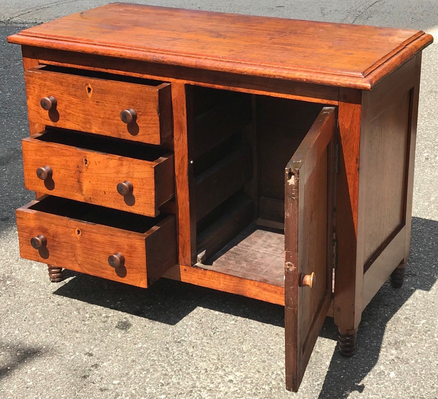 EARLY 19TH C FEDERAL PERIOD SOUTHERN WALNUT VALUABLE / SUGAR CHEST - EXCEPTIONAL