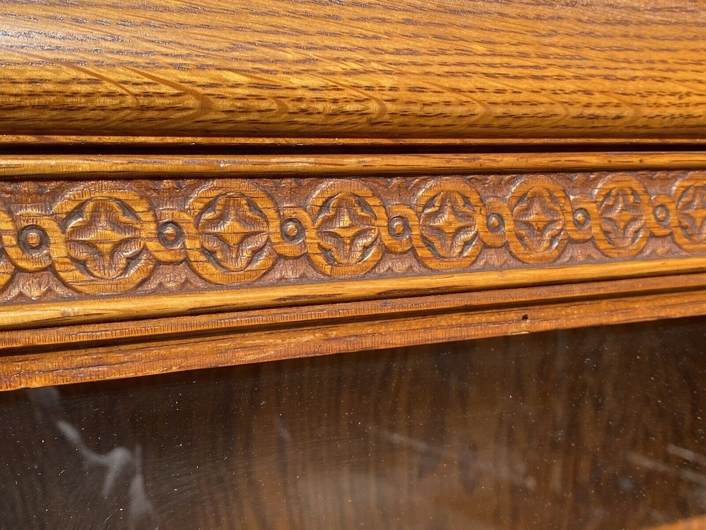 19TH C ANTIQUE VICTORIAN OAK SINGLE DOOR GUILLOCHE CARVED BOOKCASE