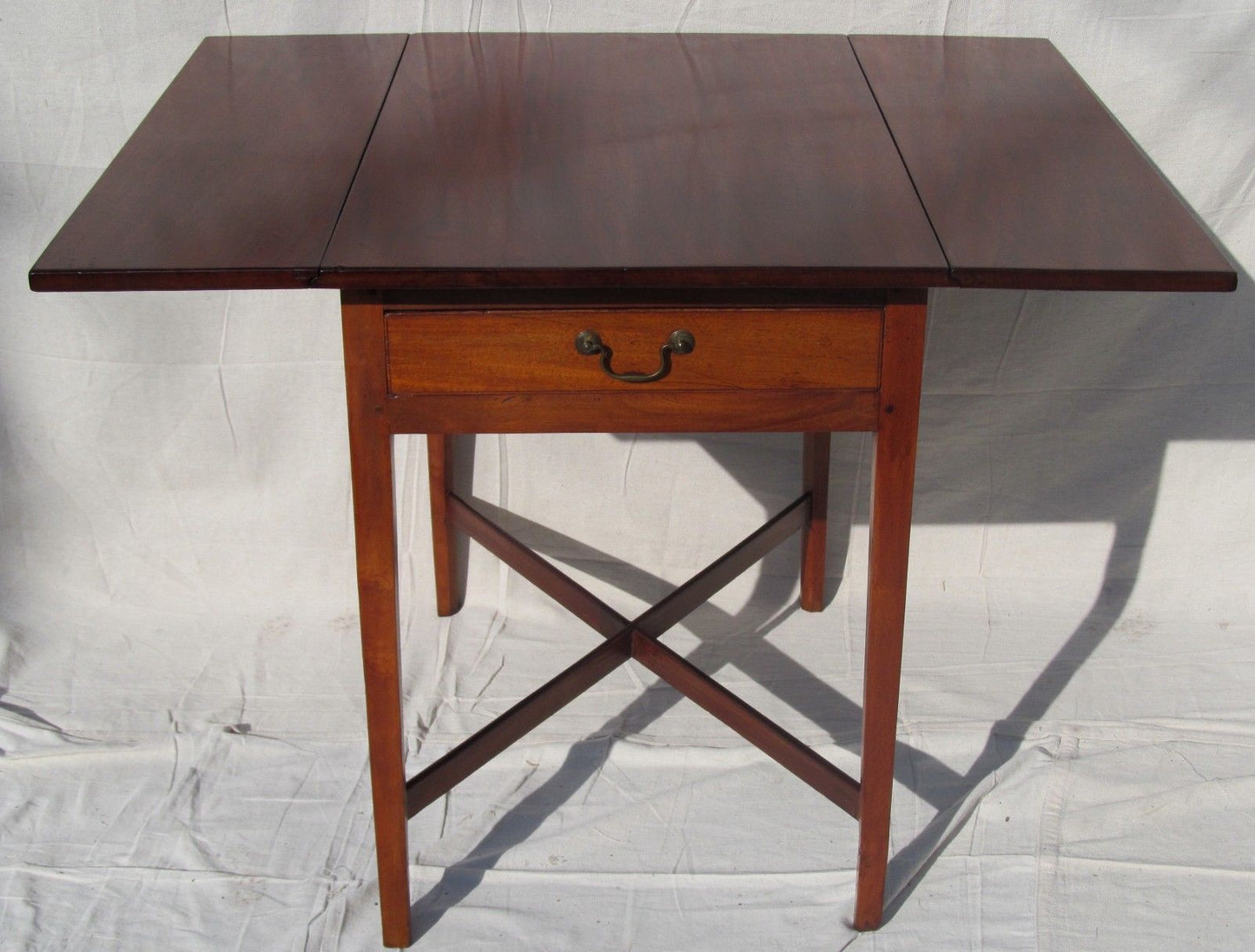 FINE 18TH CENTURY NEW ENGLAND CHIPPENDALE MAHOGANY PEMBROKE TABLE W/ X STRETCHER