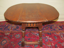 Load image into Gallery viewer, ANTIQUE KITTINGER WILLIAM &amp; MARY STYLE OAK BUTTERFLY TABLE