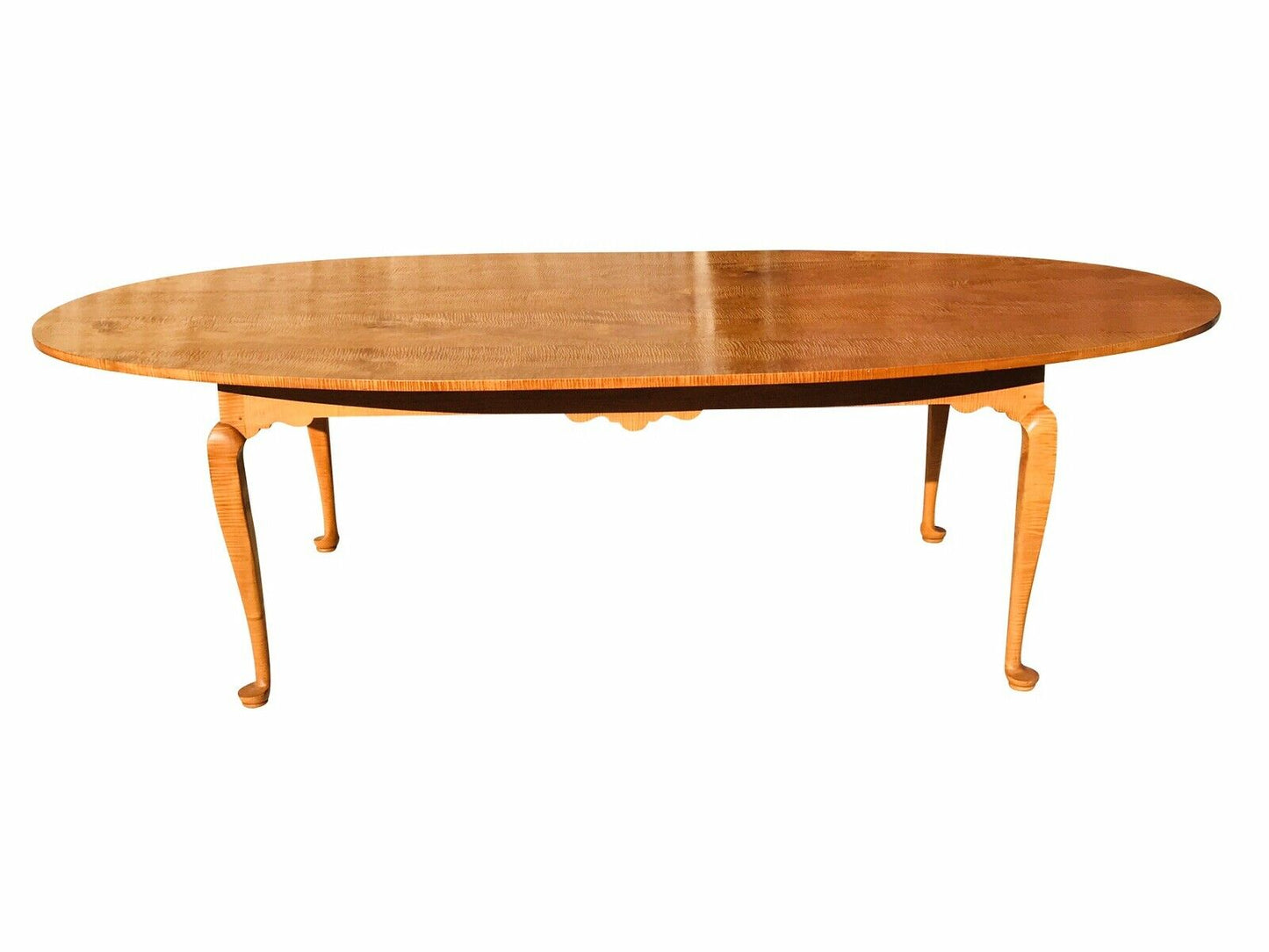 20TH C QUEEN ANNE ANTIQUE STYLE TIGER MAPLE BANQUET / DINING TABLE - 8+ FEET