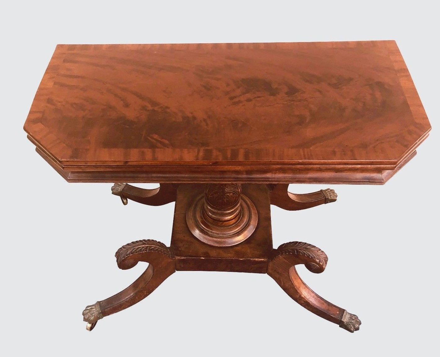 EARLY 19TH CENTURY CLASSICAL CROSS BANDED INLAID PHILADELPHIA CARVED GAME TABLE