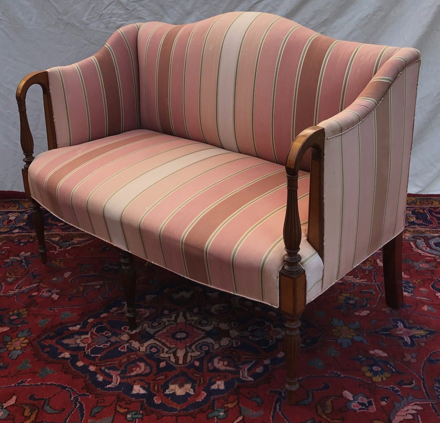 SHERATON NORTH SHORE STYLED TIGER MAPLE INLAID MAHOGANY SETTEE