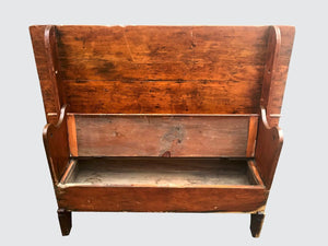 EARLY 19TH CENTURY NEW ENGLAND PRIMITIVE PUMPKIN PINE HUTCH TABLE WITH SEAT BOX