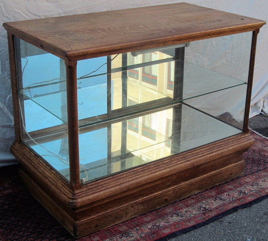 LARGE VICTORIAN QUARTERSAWN OAK DISPLAY CASE