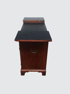 HENKEL & HARRIS MAHOGANY CHIPPENDALE STYLED FLIP TOPS BAR IN GREAT CONDITION