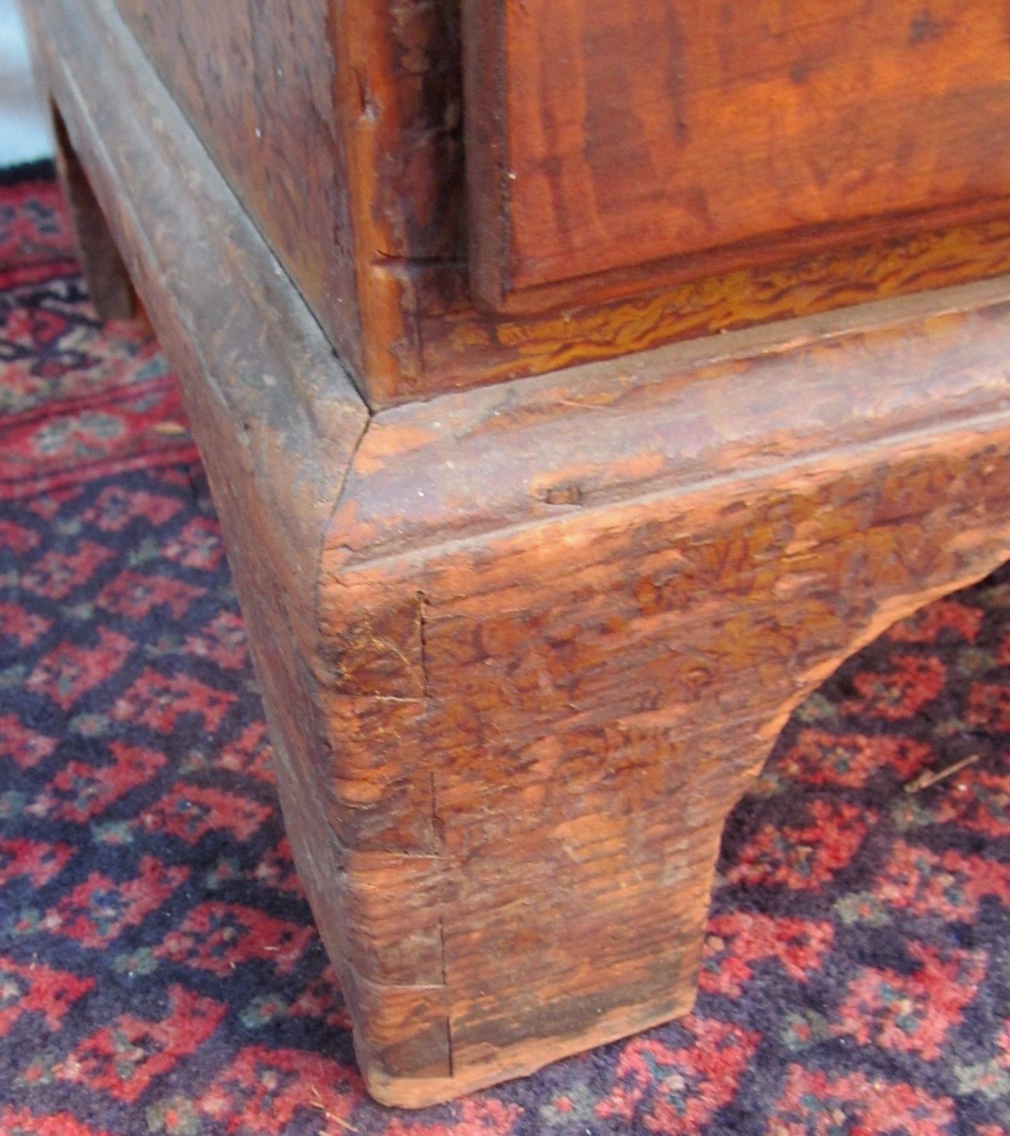 18TH CENTURY CHIPPENDALE RHODE ISLAND BLANKET CHEST IN SPONGE PAINT DECORATION