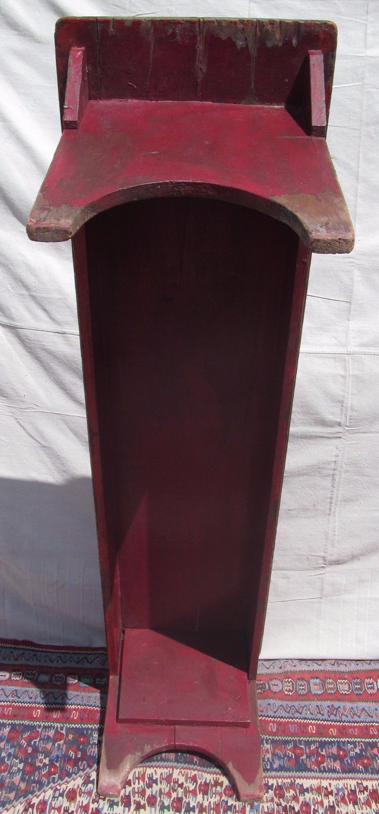 19TH CENTURY NEW ENGLAND PINE BUCKET BENCH IN OLD RED PAINT