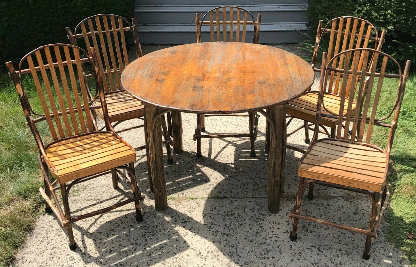 20TH C ADIRONDACK LIVE WOOD TABLE W. FIVE NATURAL BENTWOOD CHAIRS - PATIO SET