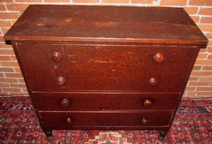 GRAIN PAINTED EARLY 19TH CENTURY PINE CHEST ON NICELY TURNED LEGS