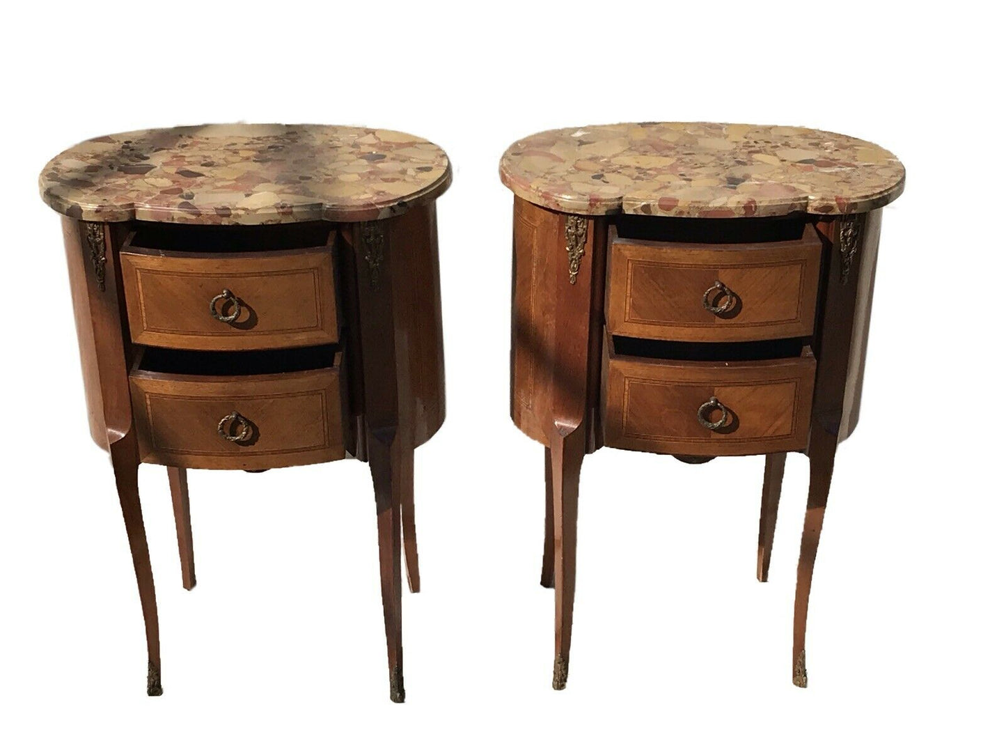 FRENCH WALNUT MARBLE TOP KIDNEY SHAPE ANTIQUE STYLE NIGHTSTANDS / END TABLES