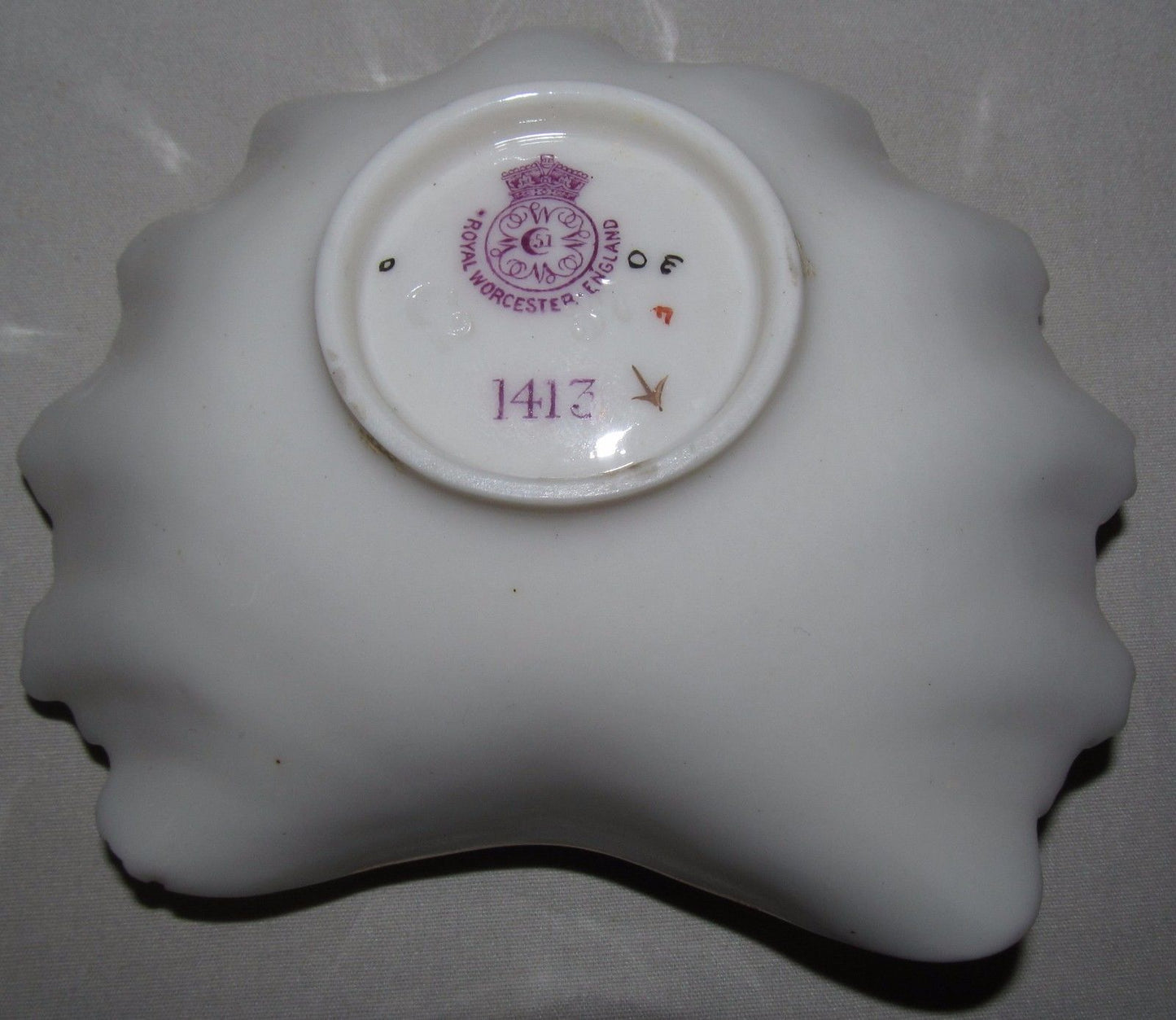 ROYAL WORCESTER SERVING PIECE