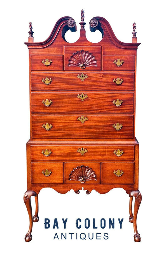 20TH C CHIPPENDALE ANTIQUE STYLE MAHOGANY BONNET TOP HIGHBOY DRESSER / CHEST